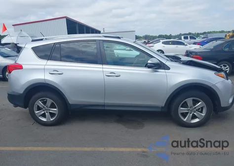 2015 Toyota Rav4 Xle z USA, uszkodzony, nr VIN 2T3WFREV7FW182222